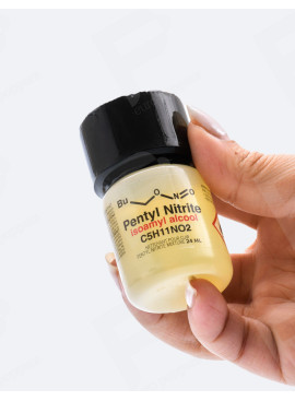 Isopentyl Nitrito 24 ml con la mano